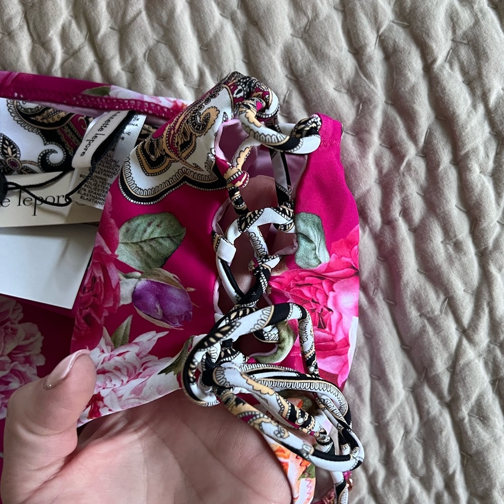 Floral bikini - Picture 6 of 9